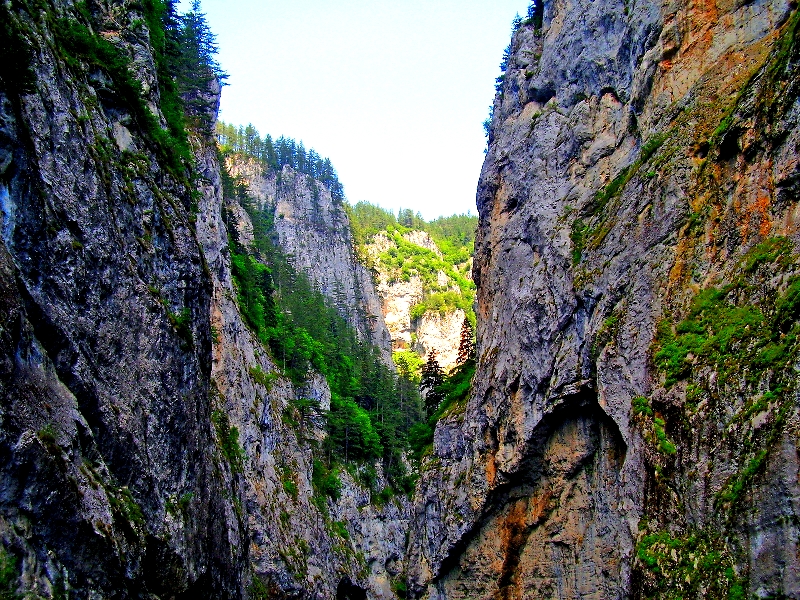 Trigrad Gorge