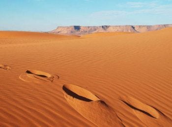 Footsteps through the sand - Chad tours and holidays