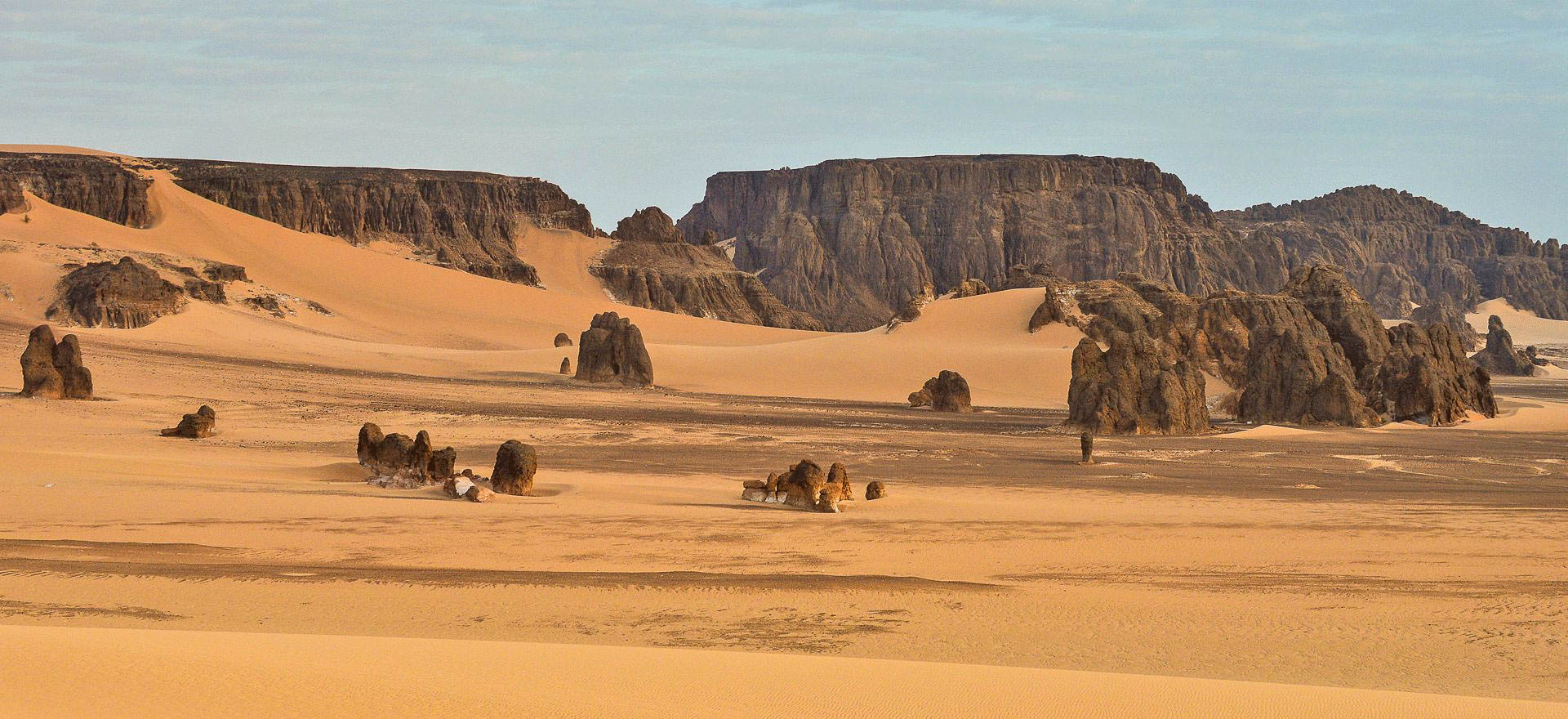 Landscape in the Ennedi Mountains - Chad tours and holidays