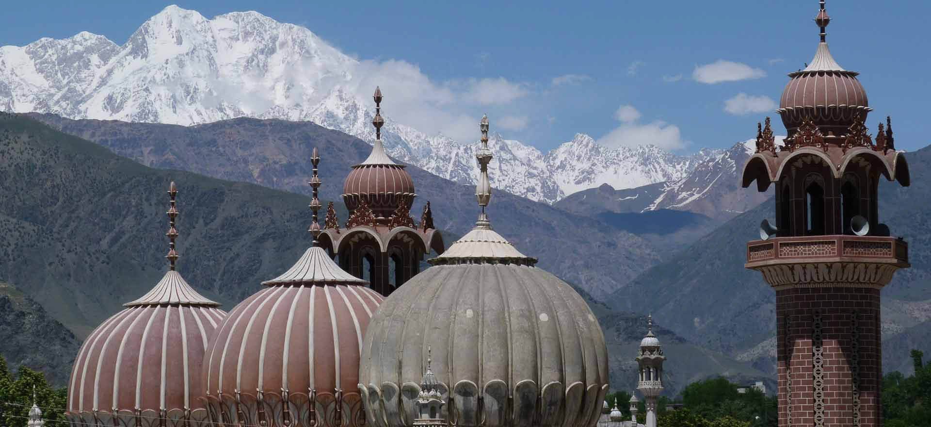 Mosque with mountains in the background - Pakistan tours