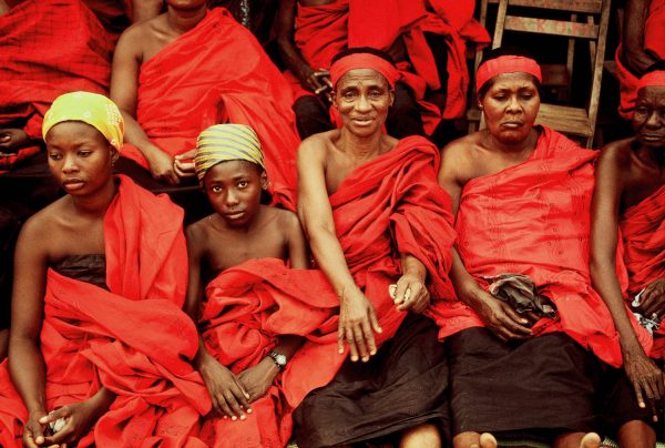 Women and children in traditional dress at Ashanti funeral - Ghana holidays