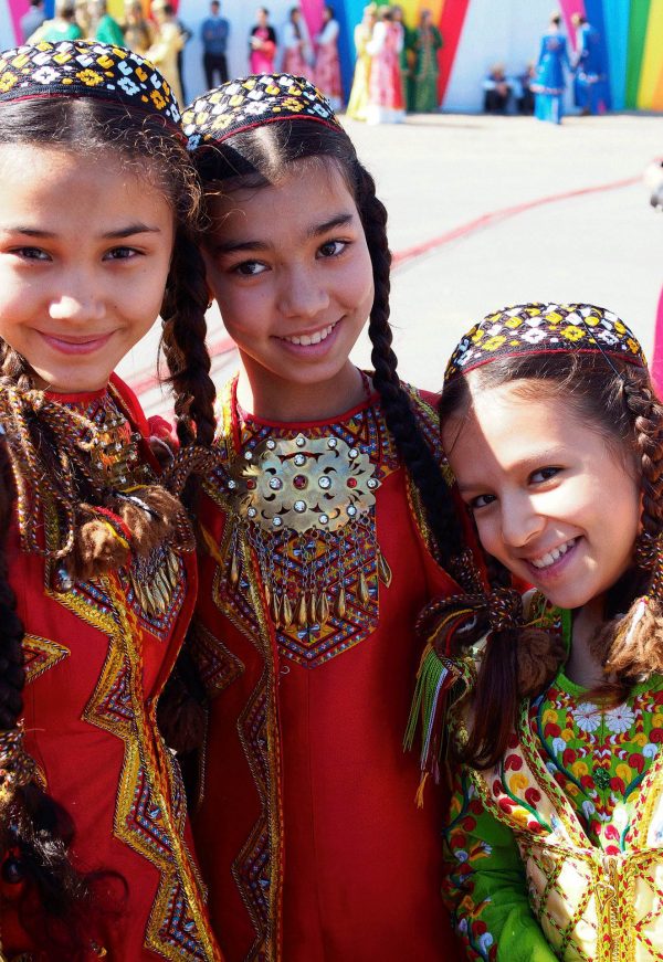 Young Uzbek girls in Shakhrisabz - Central Asia holidays
