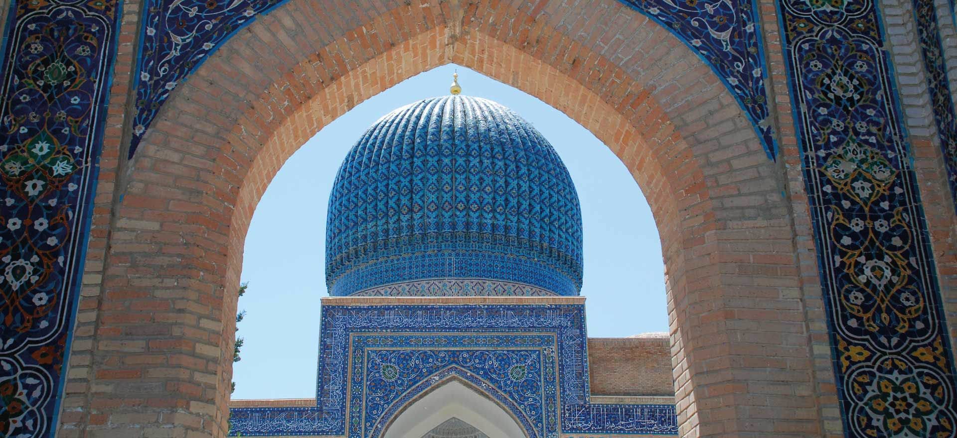 Bibi Khanum mosque in Samarkand - Central Asia holidays