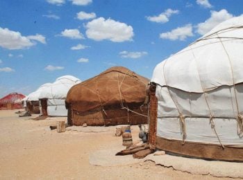 Yurt camp in the Kyzyl Kum desert - Central Asia holidays