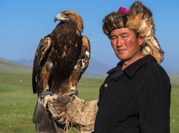 Traditional eagle hunter - Mongolia tours