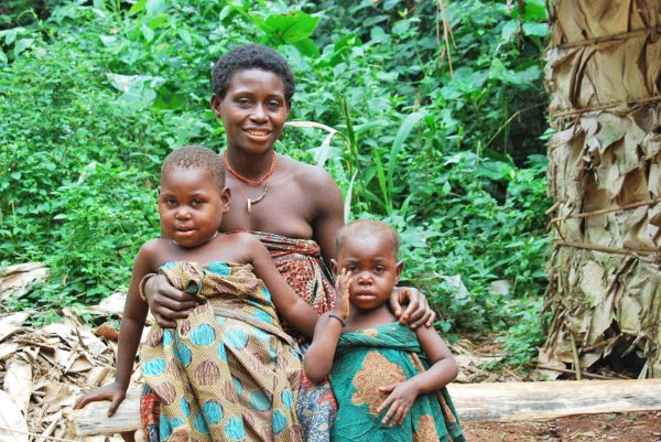 Pygmy family in Gabon - Gabon holidays