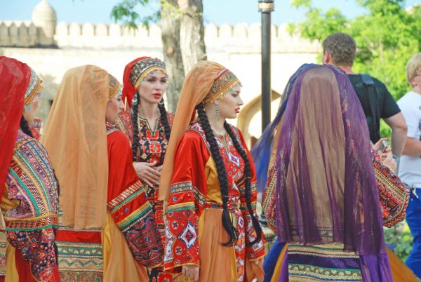 Women in traditional dress - Derbent