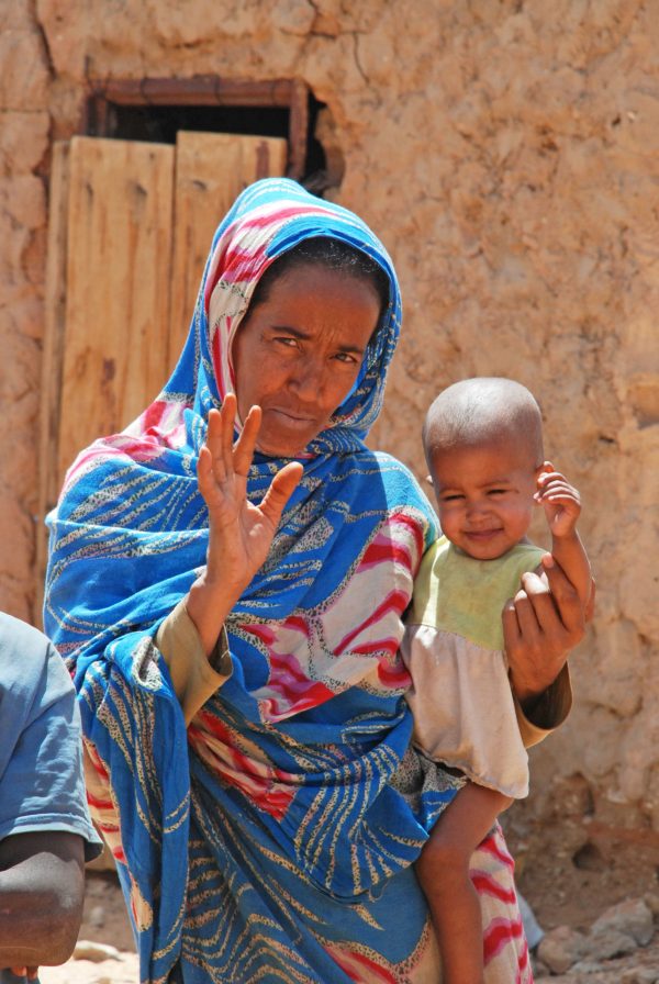 Local woman in village in the Adrar region - Mauritania holidays