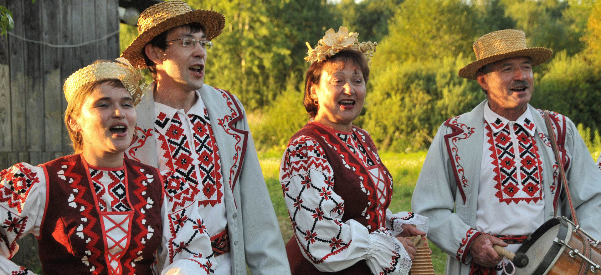 Traditional folklore group in traditional dress - Belarus Holidays and Tours