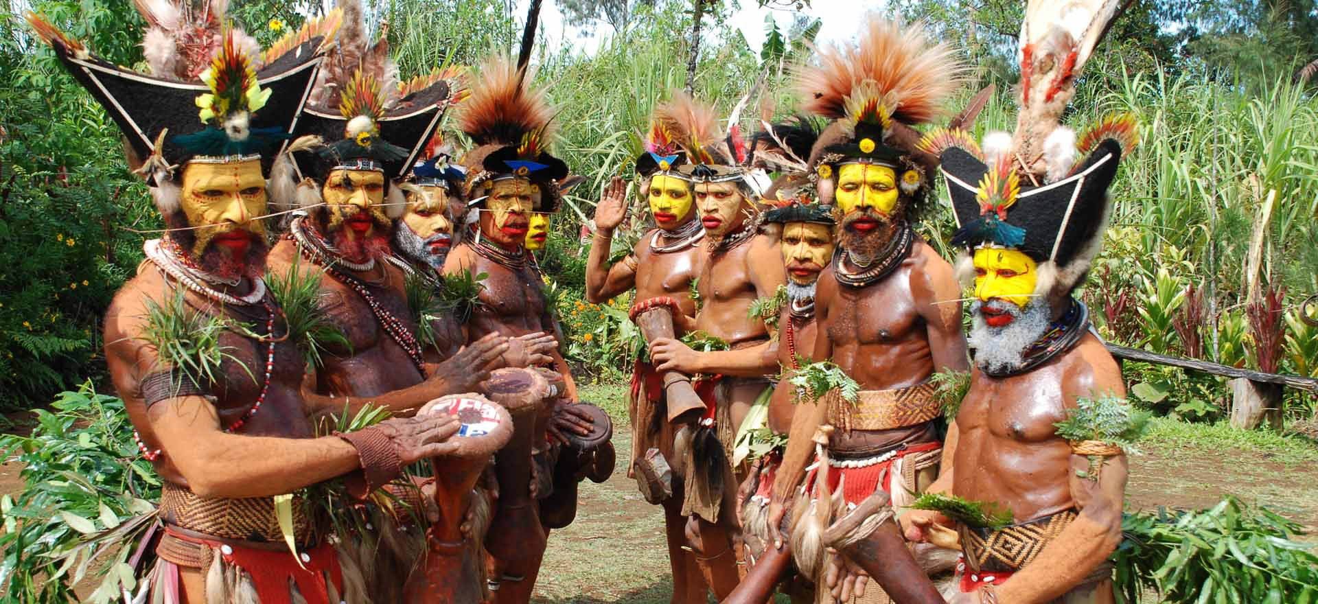 Huli wigmen performing traditional dance - Papua New Guinea Holidays and Tours