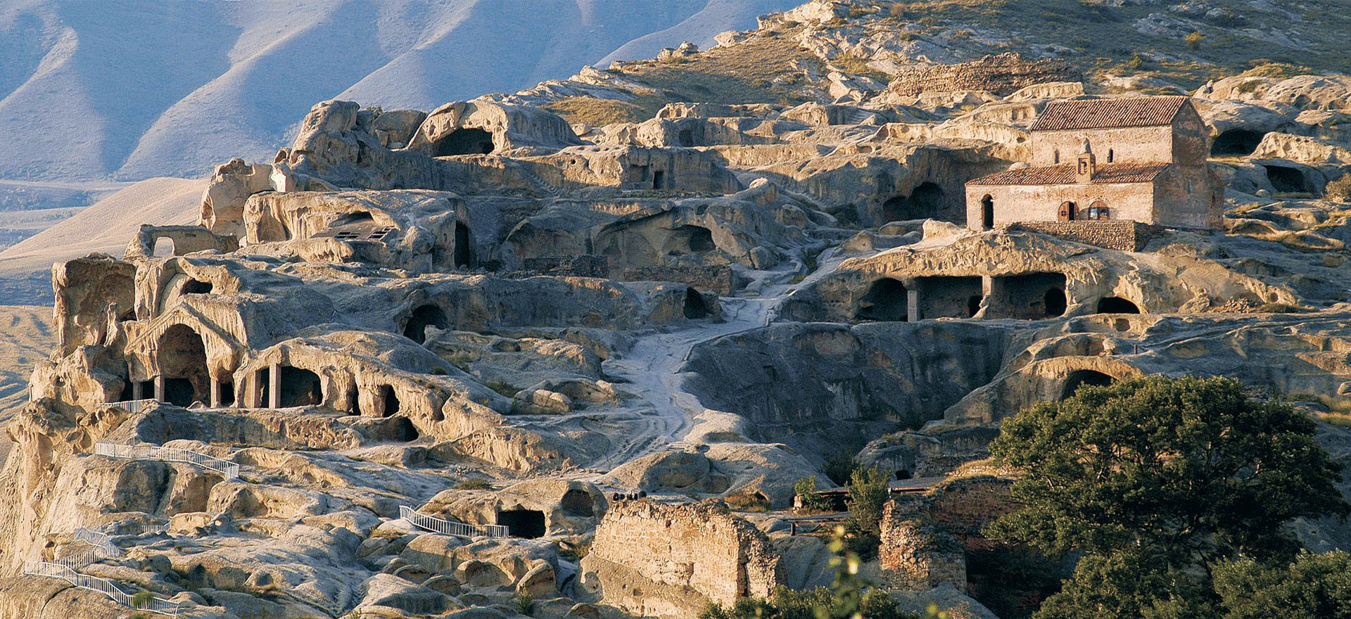 The cave city of Uplistsikhe - Georgia holidays and tours