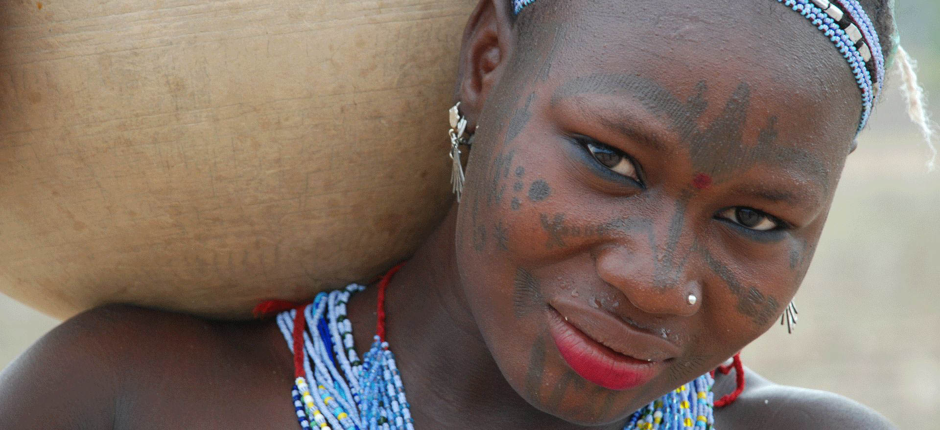 Kamberi woman in countryside near Genu - Nigeria Holidays and Tours