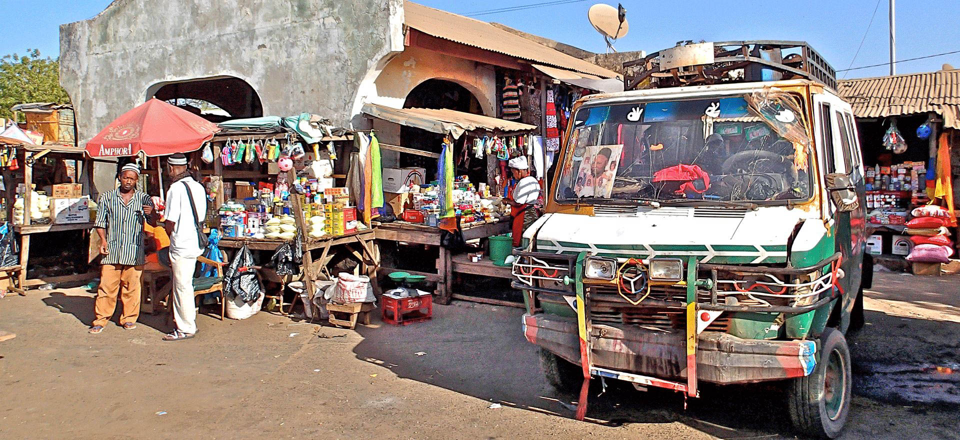 Market scene in Dakar - Senegal Holidays and Tours