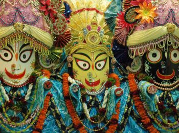 Colourful Figures in Hindu temple - Bangladesh Holidays and Tours