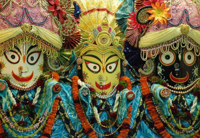 Colourful Figures in Hindu temple - Bangladesh Holidays and Tours