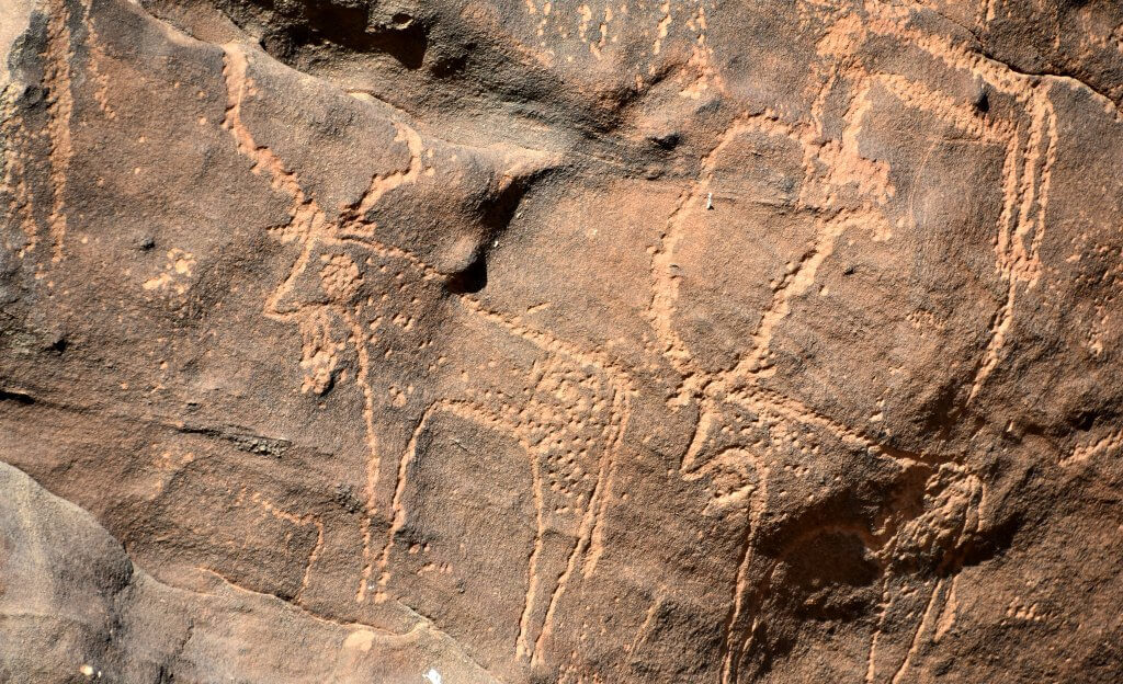 Sudan photos - prehistoric markings in riverbed